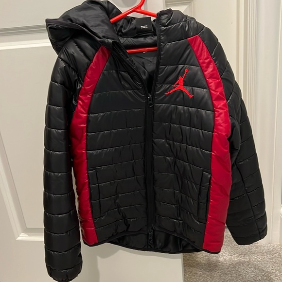 Michael Jordan winter puffer jacket black and red size Small boys